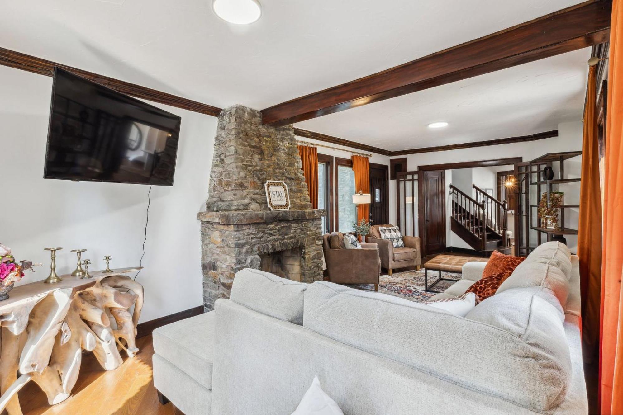 Enchanted Castle - Your Royal Getaway Awaits Cleveland Exterior foto