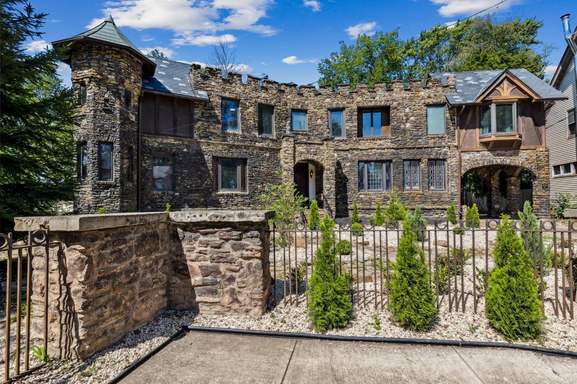 Enchanted Castle - Your Royal Getaway Awaits Cleveland Exterior foto
